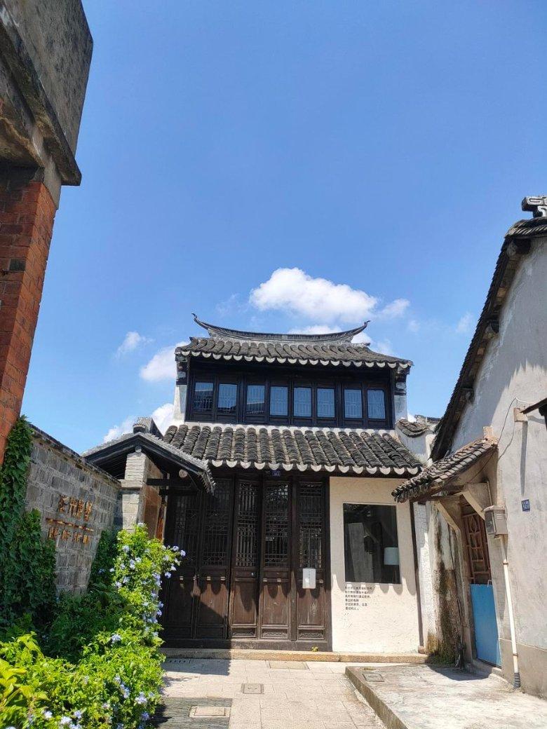 大行评级|大和:上调中远海控目标价至10港元 上调今明两年盈测