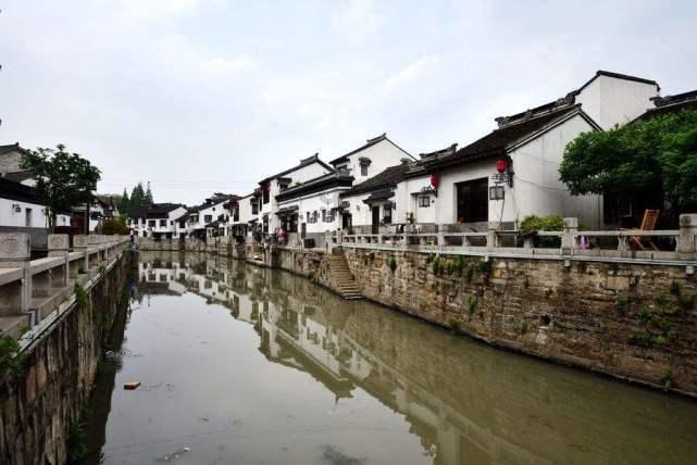 鲜奶运输车找不同